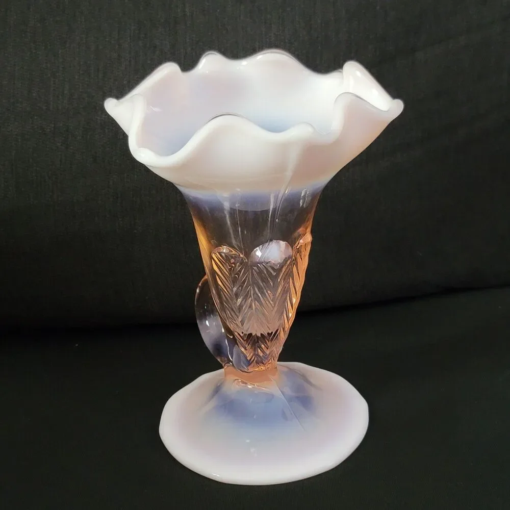 Vintage Duncan Miller 3 Feather Pink Glass Opalescent Cornucopia Decorative Vase